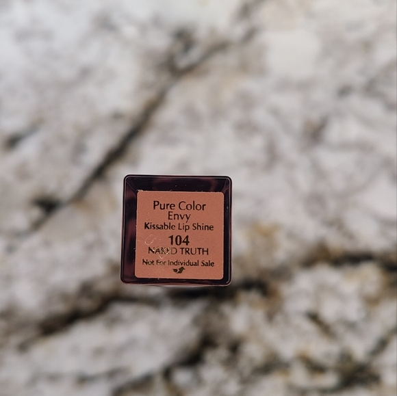 Estee Lauder Kissable Lip Shine - Picture 4 of 10